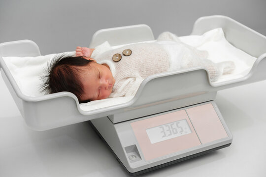 newborn baby weight measurement on digital scales