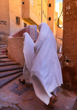 Mozabite women in white ha&iuml;k in the streets of Ksar El Atteuf, North Africa, Ghardaia, Algeria