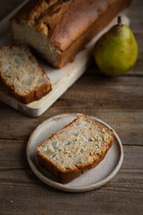part de gâteau cake pour le goûter fait maison poire vanille