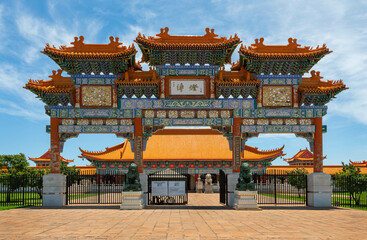 Fototapeta premium gateway to the Nan Hua Buddhist Temple, Bronkhorstspruit, South Africa