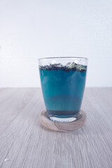 Teh Bunga Telang, Butterfly pea tea with wooden coaster