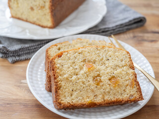 切り分けたパウンドケーキ