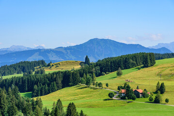 Sommerliches Panorama aus den oberallgäuer Voralpen nahe Diepolz