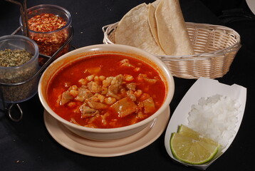 Menudo Mexicano, tortillas