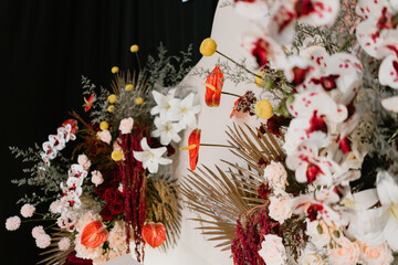 decorating the wedding ceremony with an elegant red and black theme