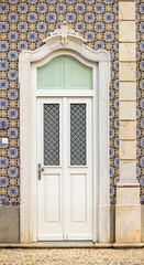 Beautiful details of typical doors from Portuguese houses © Mauro Rodrigues