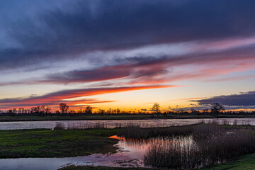 zachód słońca, rzeka, łąki