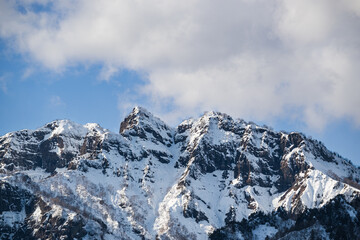 Fototapeta na wymiar 美しい雪山の眺望