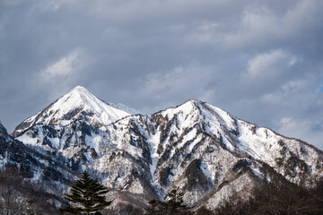 美しい雪山の眺望