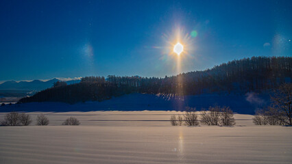 ダイヤモンドダスト　サンピラー　幻日　冬の絶景　北海道　−33℃の朝