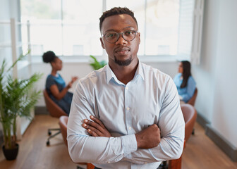 Obraz premium Portrait of serious Black businessman, CEO, manager folding arms with colleagues