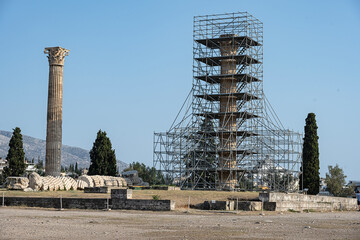 Eingerüstete antike Säule im Olympieion, Athen, Griechenland