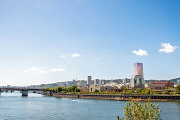 Fototapeta na wymiar Portland River Skyline