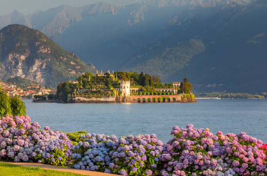 View from the promenade of Stresa to Isola Bella, Borromean Islands, Lago Maggiore, Piedmont, Italian Lakes, Italy, Europe