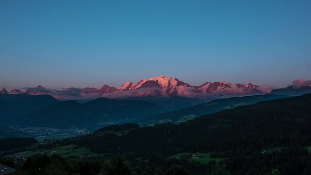 Coucher de soleil et lever de lune sur la chaine du Mont-Blanc- Time lapse depuis Cordon