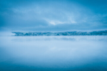 Nebelstimmung am See