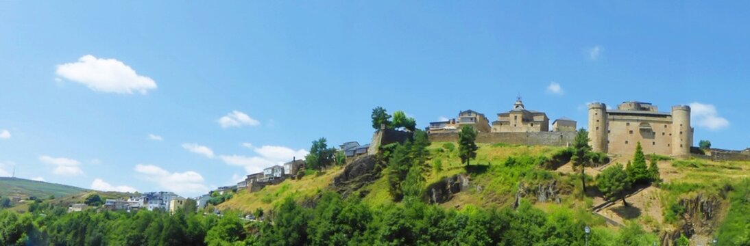 MONUMENTOS EN PUEBLO ZAMORANO DE PUEBLA DE SAN&Aacute;BRIA.