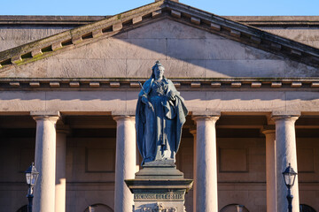 statue of Queen Victoria outside Chester Crown Court, UK