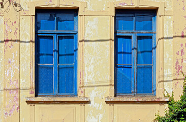 Fototapeta na wymiar Ancient house window in Santana do Parnaiba, colonial city in State of Sao Paulo, Brazil