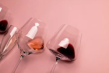 Rugzak Glasses with red, rose and white wine on pink background, with copy space © vectorfusionart