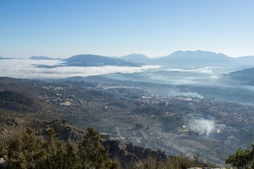 Valle de Alcoia Comtat con bruma