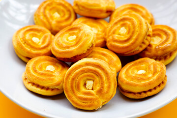 Sandwich cookies with durian cream