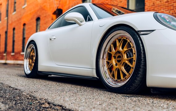 Seattle, WA, USA
January 18, 2023
White Porsche Carrera S