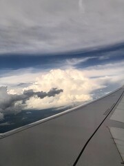 Fototapeta na wymiar Através da janela de um Avião 