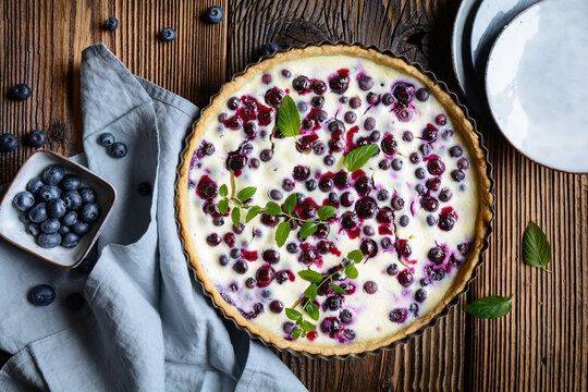 Mustikkapiirakka – Finnish pie with blueberry and sour cream filling