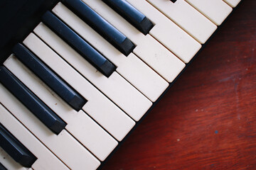 old piano keyboard © Phoomin