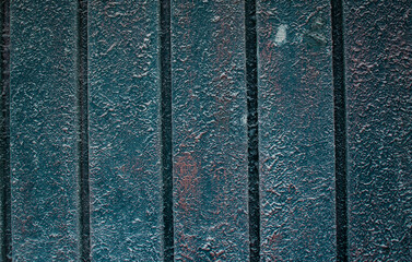 Imagen con textura de un porton de metal y madera color negro formato vertical ideal para portadas
