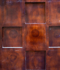 Fondo de un porton de madera con cuadrados color cafe ideal para texturas o portadas