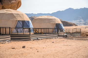 luksusowe domki na pustyni