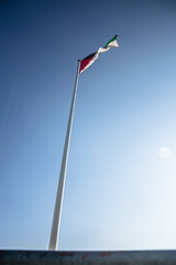 flaga powiewająca na wietrze - obrazy, fototapety, plakaty
