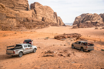 samochód terenowy na pustyni © DawidFastMan