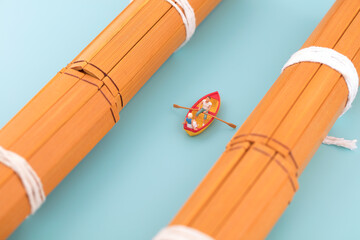 Miniature photography Rowers between bamboo slips