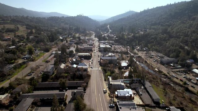 aerial pullout above mariposa california in 4k