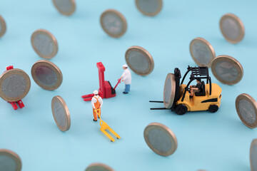 Miniature world moves euro coins