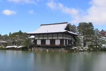 Fototapeta na wymiar 冬の京都市平安神宮 神苑の尚美館