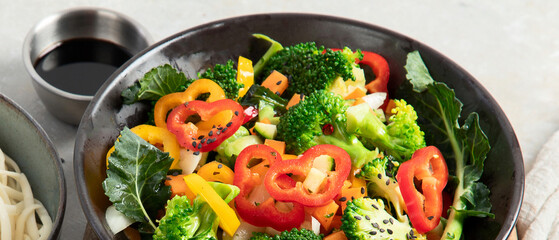 Asian noodle and vegetables.