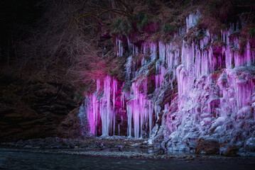 ライトアップされた三十槌の氷柱　埼玉県秩父市