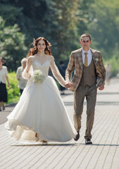 Fototapeta na wymiar The bride and groom in a wedding dress.