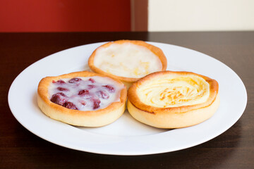 Vatrushka is an Eastern European cake shaped like a ring of dough with Tvorog in the middle, sometimes with the addition of raisins or pieces of fruit.