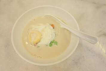 Glutinous rice balls with sweet coconut milk