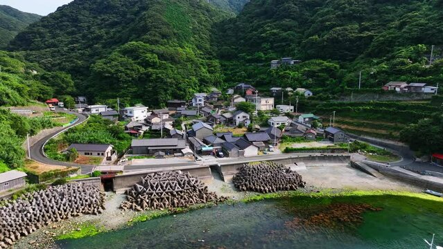 瀬戸内の漁村の集落　空撮