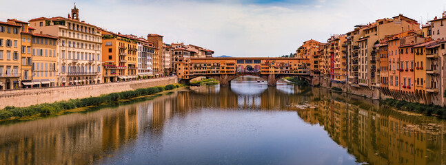 Fototapeta na wymiar Cityscape with the famous Ponte Vecchio bridge in Centro Storico, Florence Italy