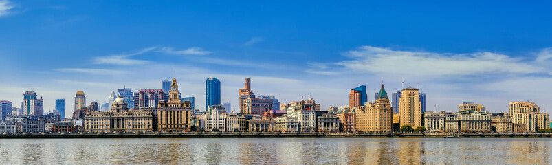 Obraz premium Panorama of the skyline of the old buildings on the Bund of Shanghai
