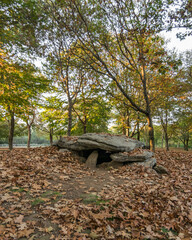 Dolmen de Chan de Arquiña, en Moaña (Galicia, España) © roberto regatos