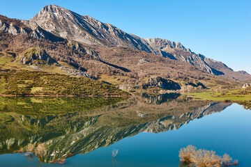 Naklejka na ściany i meble Beautiful reservoir and mountain landscape in Riano. Mirror effect. Spain