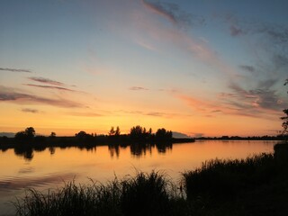 Fototapeta premium sunset over lake